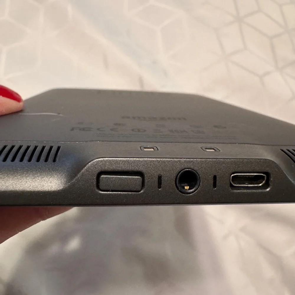 Kindle e reader- no charging cable